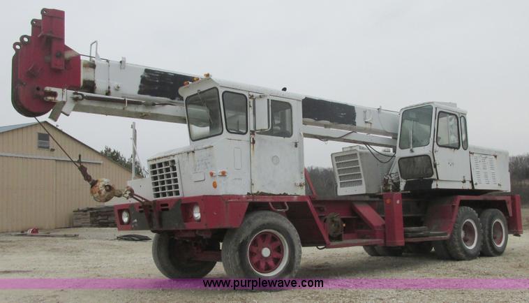 image for item AB9288 1972 Grove FWD crane truck