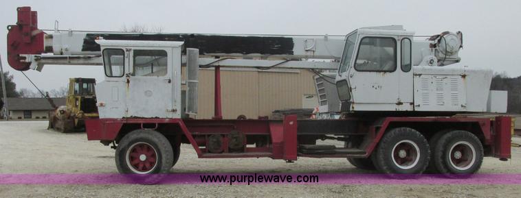 image for item AB9288 1972 Grove FWD crane truck