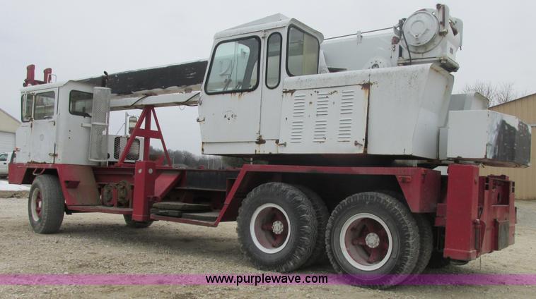 image for item AB9288 1972 Grove FWD crane truck