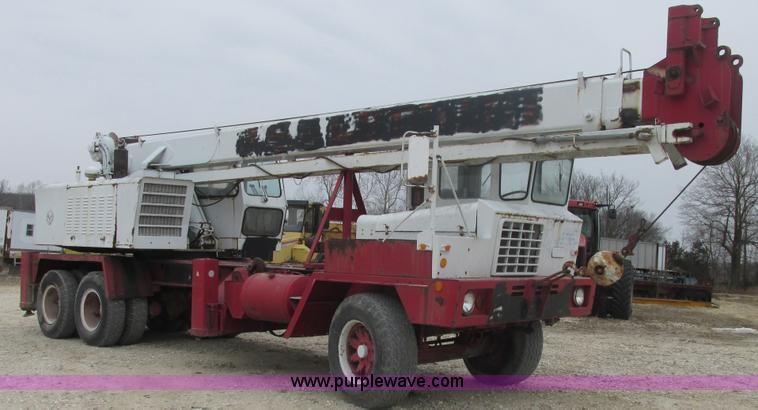 image for item AB9288 1972 Grove FWD crane truck
