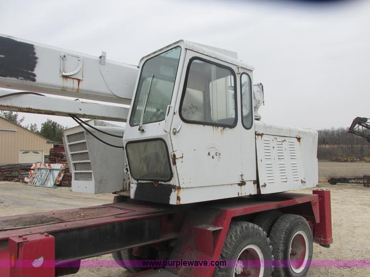 image for item AB9288 1972 Grove FWD crane truck