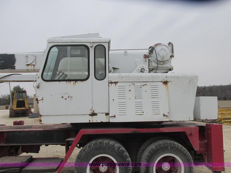 image for item AB9288 1972 Grove FWD crane truck