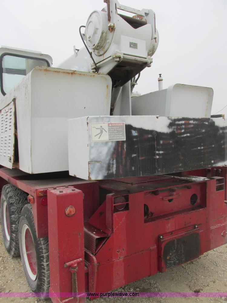 image for item AB9288 1972 Grove FWD crane truck