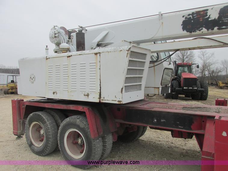image for item AB9288 1972 Grove FWD crane truck