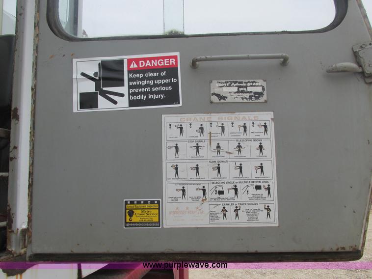 image for item AB9288 1972 Grove FWD crane truck