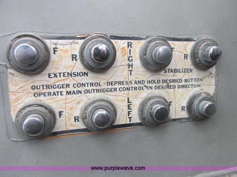 image for item AB9288 1972 Grove FWD crane truck