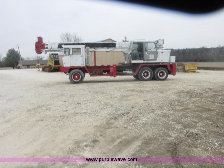 image for item AB9288 1972 Grove FWD crane truck