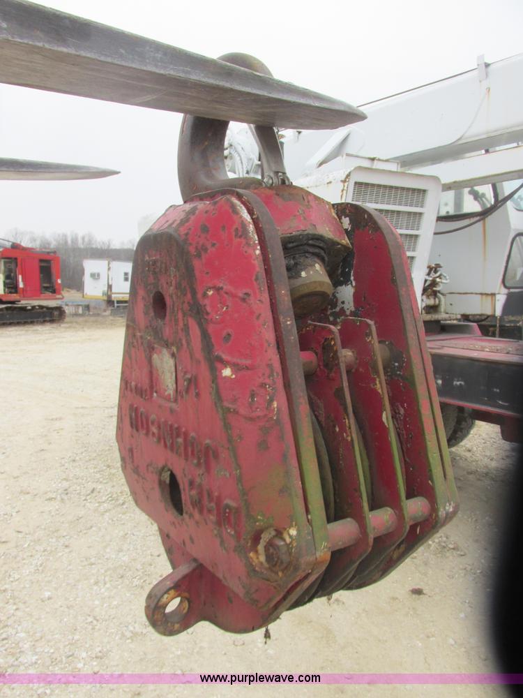 image for item AB9288 1972 Grove FWD crane truck