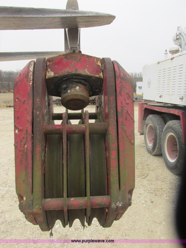 image for item AB9288 1972 Grove FWD crane truck