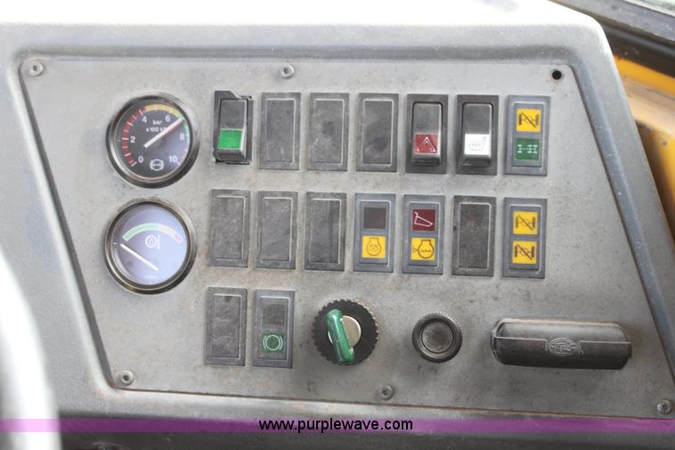 image for item AE9043 1999 Volvo A30C articulated haul truck