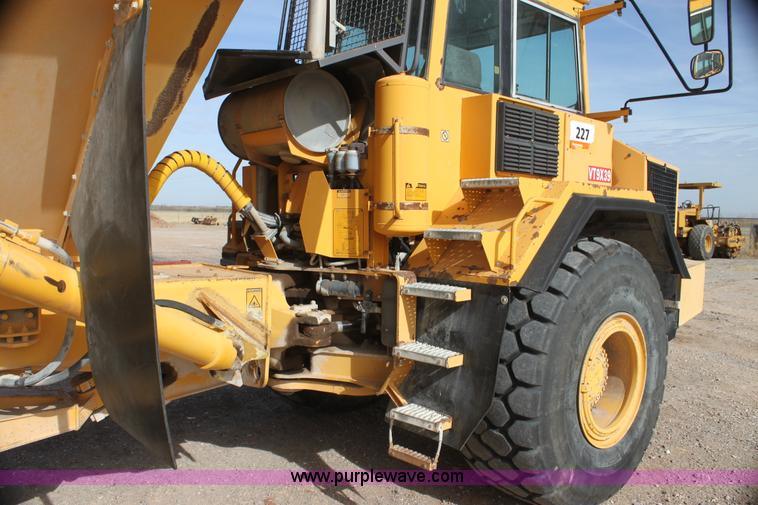 image for item AE9043 1999 Volvo A30C articulated haul truck