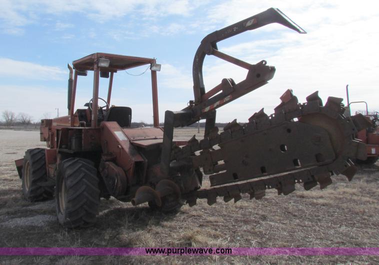 image for item AE9049 Ditch Witch 8020 trencher