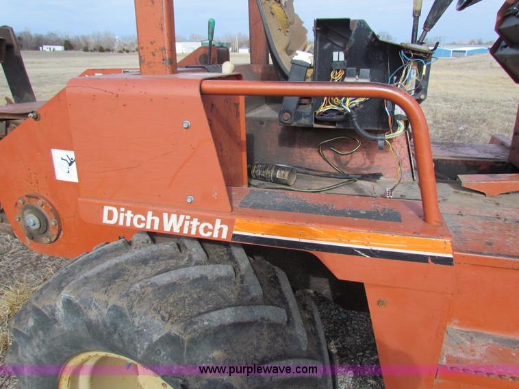 image for item AE9049 Ditch Witch 8020 trencher