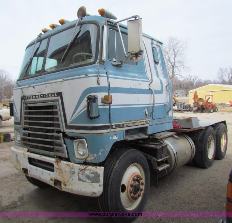 image for item AE9058 1976 International Transtar II semi truck