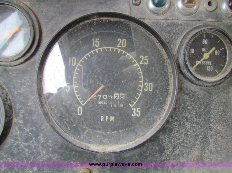 image for item AE9058 1976 International Transtar II semi truck