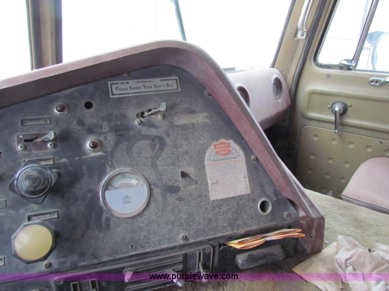 image for item AE9058 1976 International Transtar II semi truck