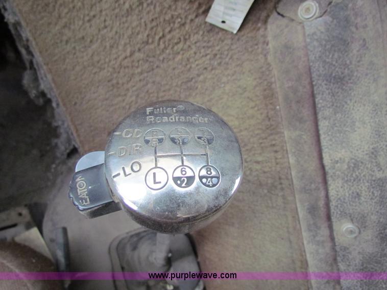 image for item AE9058 1976 International Transtar II semi truck