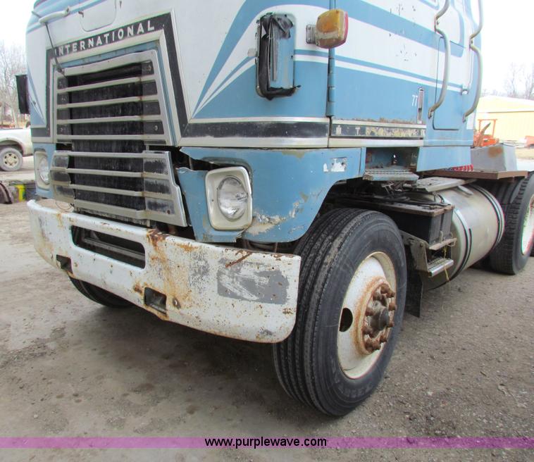 image for item AE9058 1976 International Transtar II semi truck