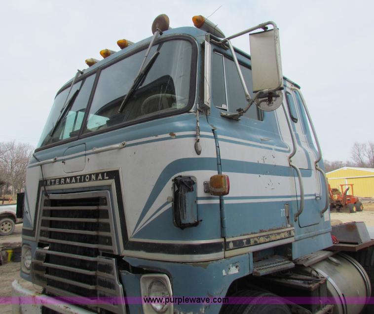 image for item AE9058 1976 International Transtar II semi truck