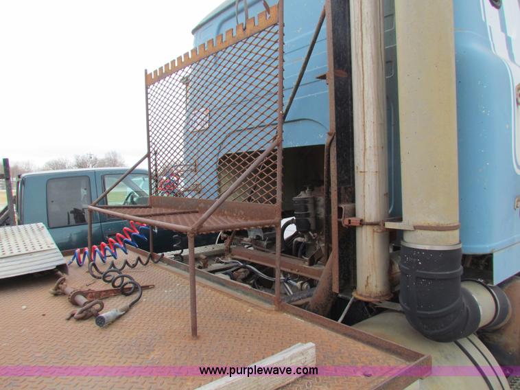 image for item AE9058 1976 International Transtar II semi truck