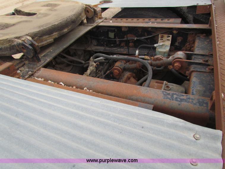 image for item AE9058 1976 International Transtar II semi truck