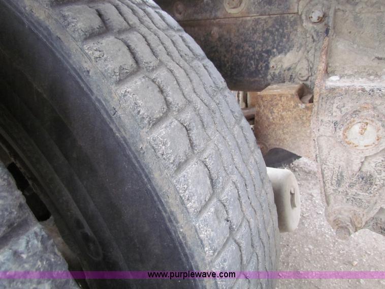 image for item AE9058 1976 International Transtar II semi truck