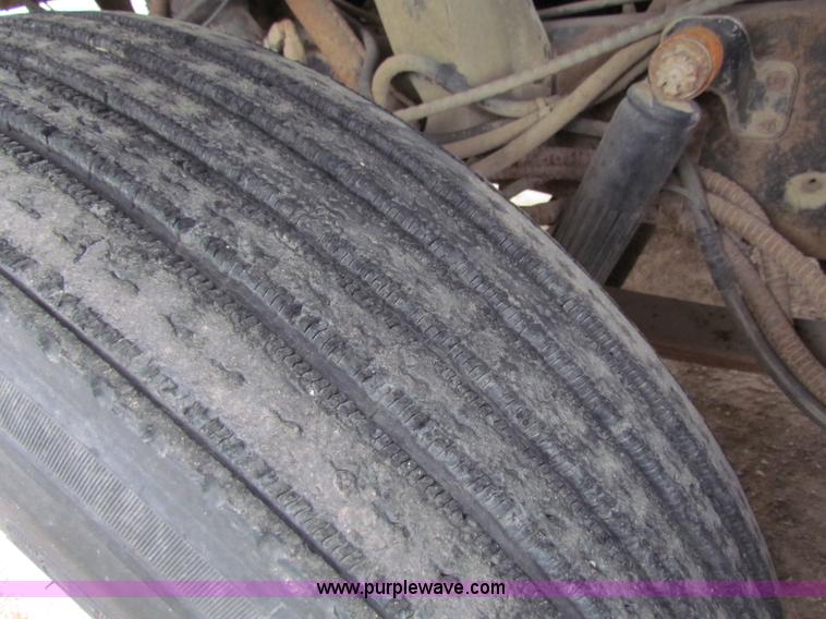 image for item AE9058 1976 International Transtar II semi truck