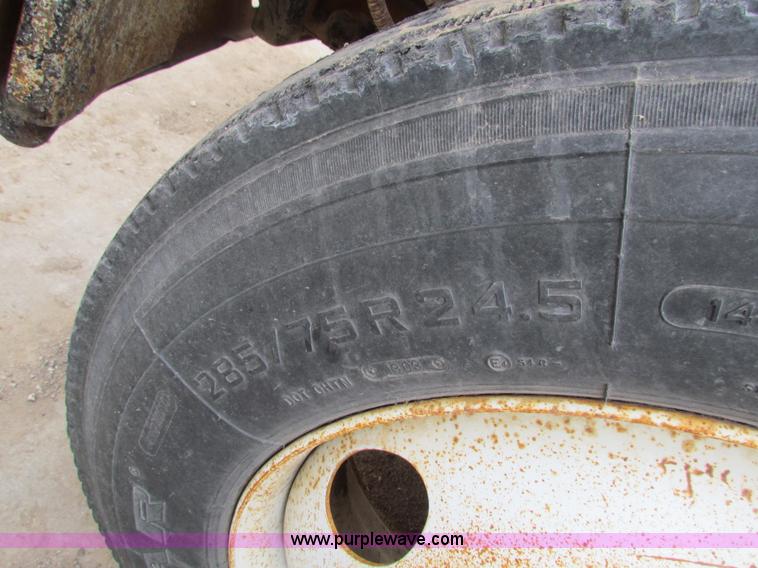 image for item AE9058 1976 International Transtar II semi truck