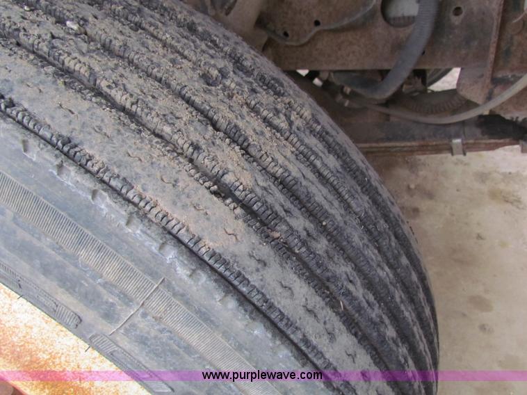 image for item AE9058 1976 International Transtar II semi truck