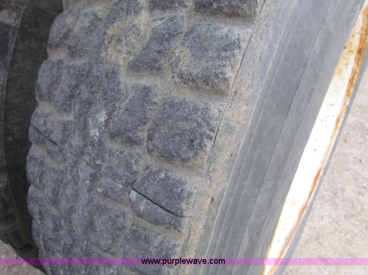 image for item AE9058 1976 International Transtar II semi truck