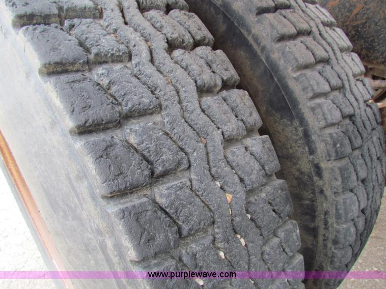 image for item AE9058 1976 International Transtar II semi truck