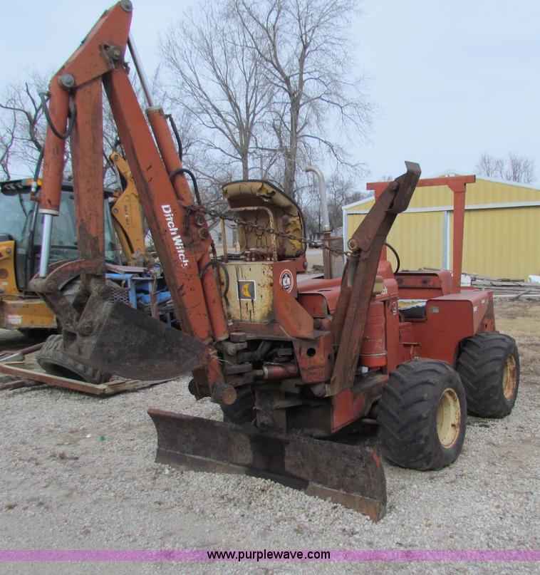 image for item AE9059 Ditch Witch R65 trencher
