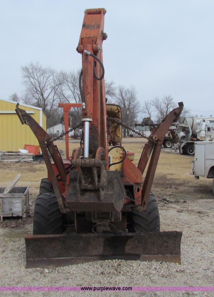 image for item AE9059 Ditch Witch R65 trencher