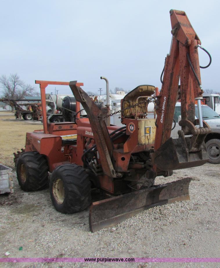 image for item AE9059 Ditch Witch R65 trencher