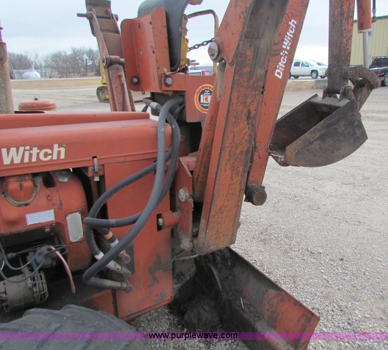 image for item AE9059 Ditch Witch R65 trencher