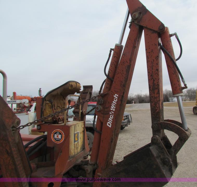 image for item AE9059 Ditch Witch R65 trencher