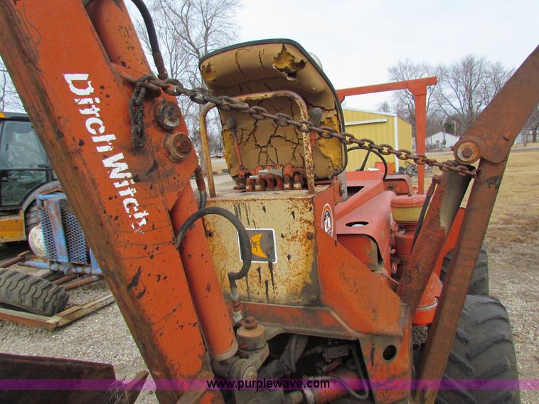 image for item AE9059 Ditch Witch R65 trencher