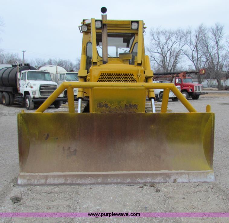image for item AE9061 1981 Caterpillar D6D dozer