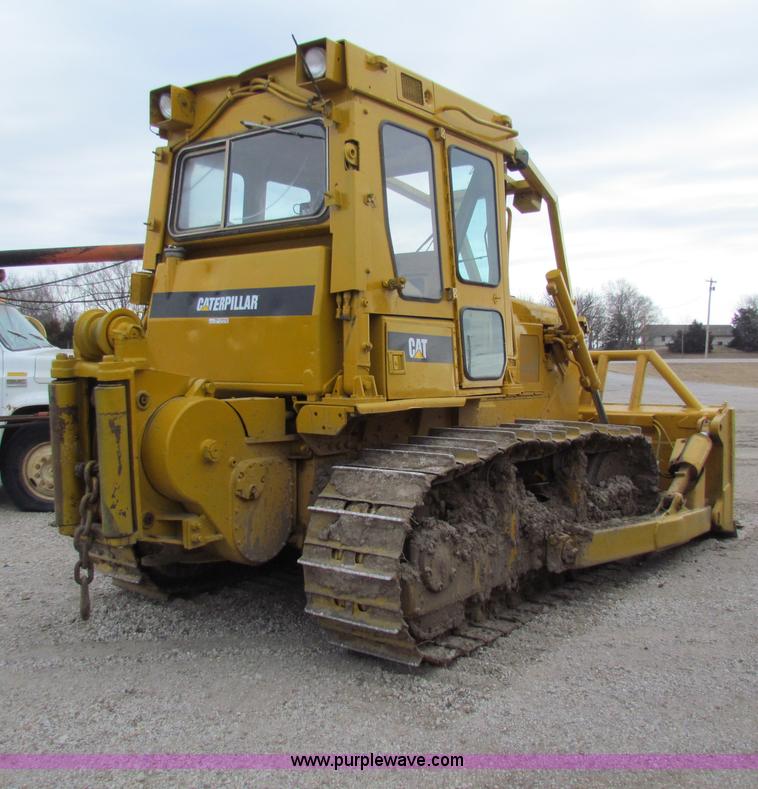 image for item AE9061 1981 Caterpillar D6D dozer