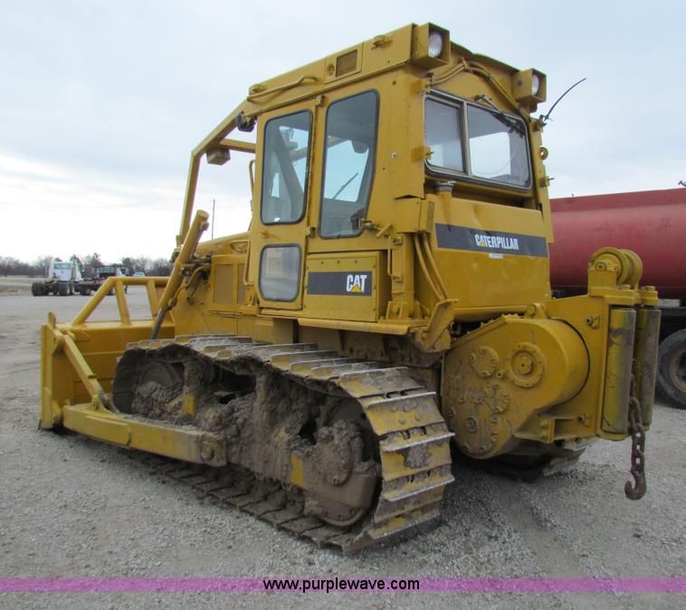 image for item AE9061 1981 Caterpillar D6D dozer