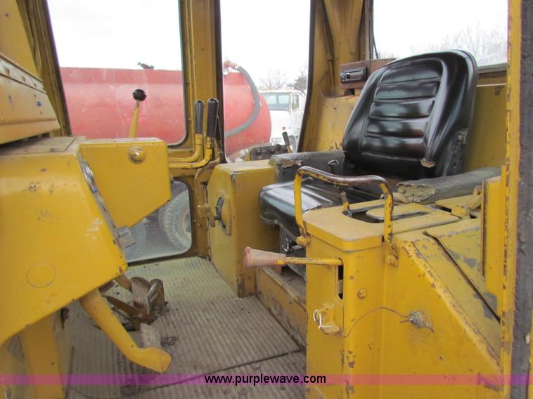 image for item AE9061 1981 Caterpillar D6D dozer