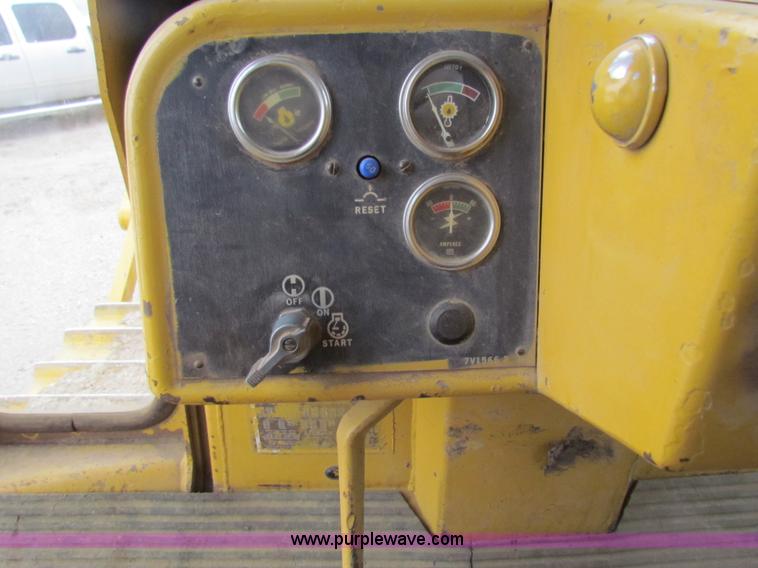 image for item AE9061 1981 Caterpillar D6D dozer