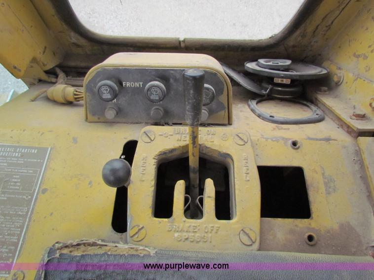 image for item AE9061 1981 Caterpillar D6D dozer