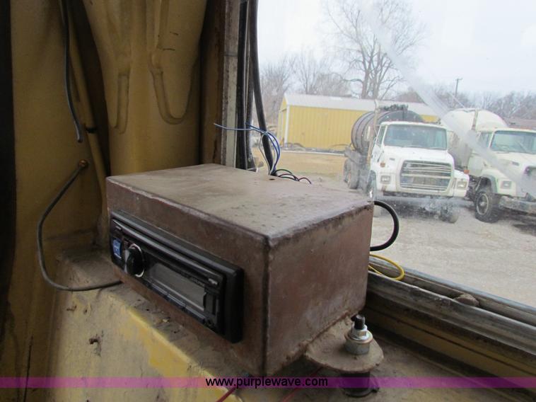 image for item AE9061 1981 Caterpillar D6D dozer