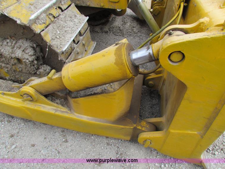 image for item AE9061 1981 Caterpillar D6D dozer