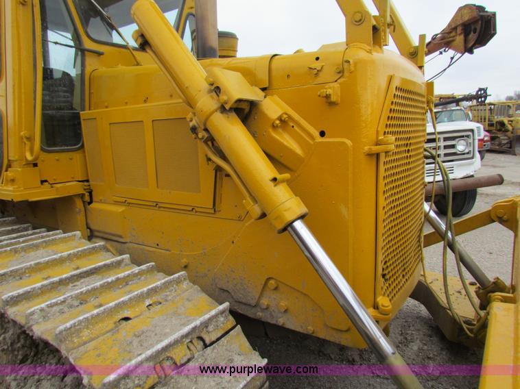 image for item AE9061 1981 Caterpillar D6D dozer