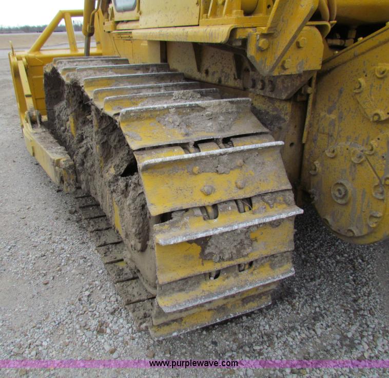 image for item AE9061 1981 Caterpillar D6D dozer