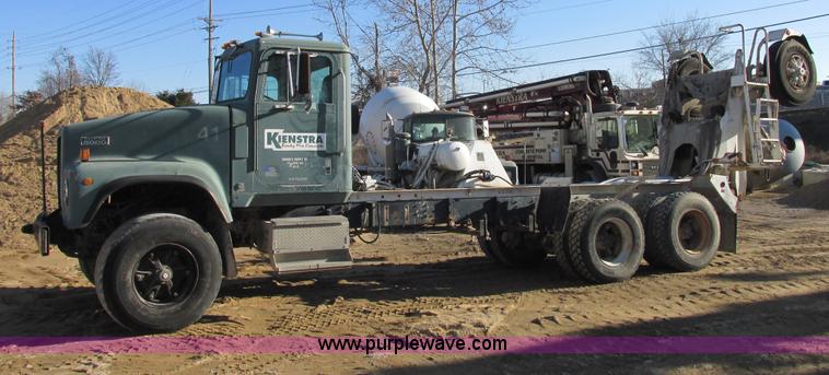 image for item AN9131 1989 International Paystar 5000 mixer truck