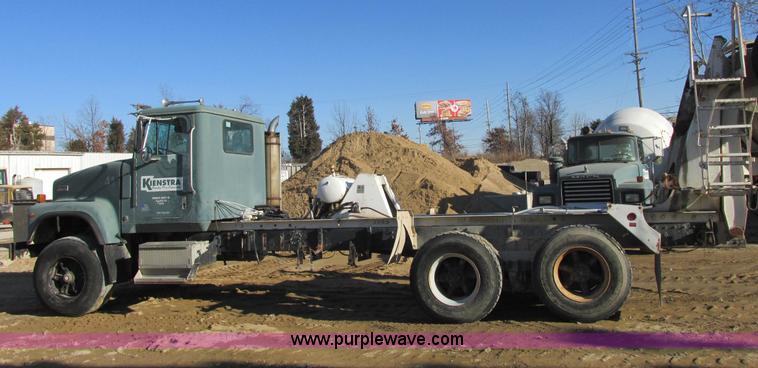 image for item AN9131 1989 International Paystar 5000 mixer truck