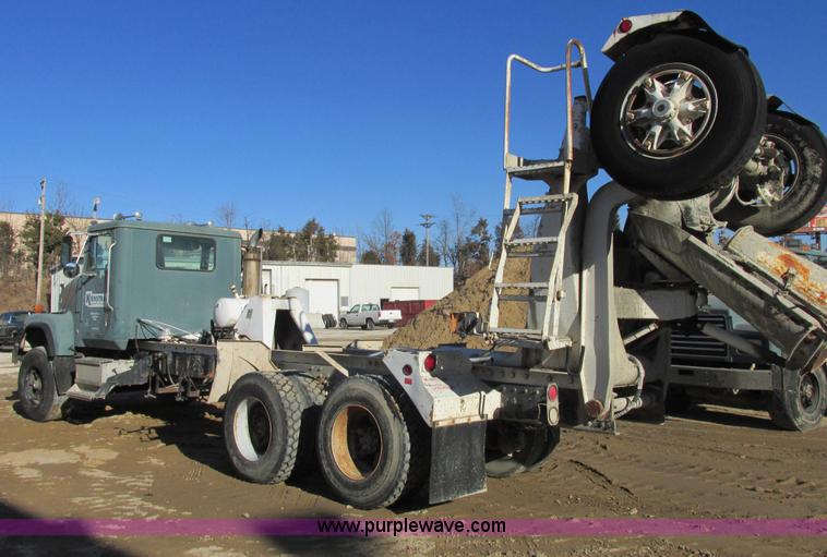 image for item AN9131 1989 International Paystar 5000 mixer truck